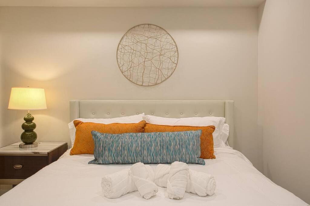 1-Bedroom With Cali King Size Bed In San Diego Exterior photo